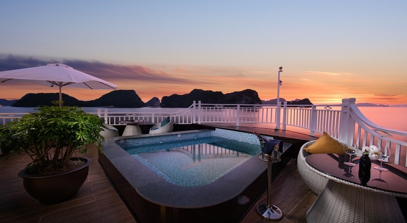 10 Mejores Cruceros En La Bahía De Halong 2025 16 Hermes Cruise – 5 estrellas nuevos y buen servicio